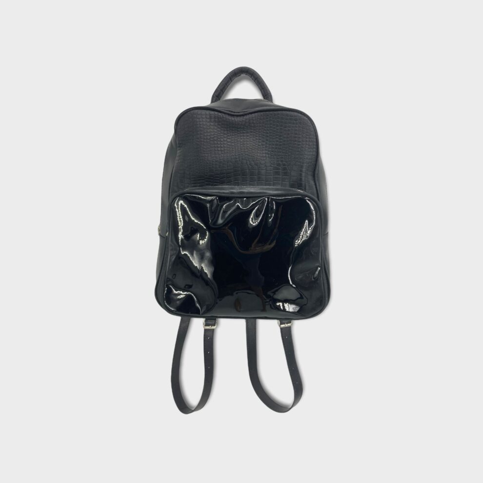 Mochila Pat Clasica Negra Charol