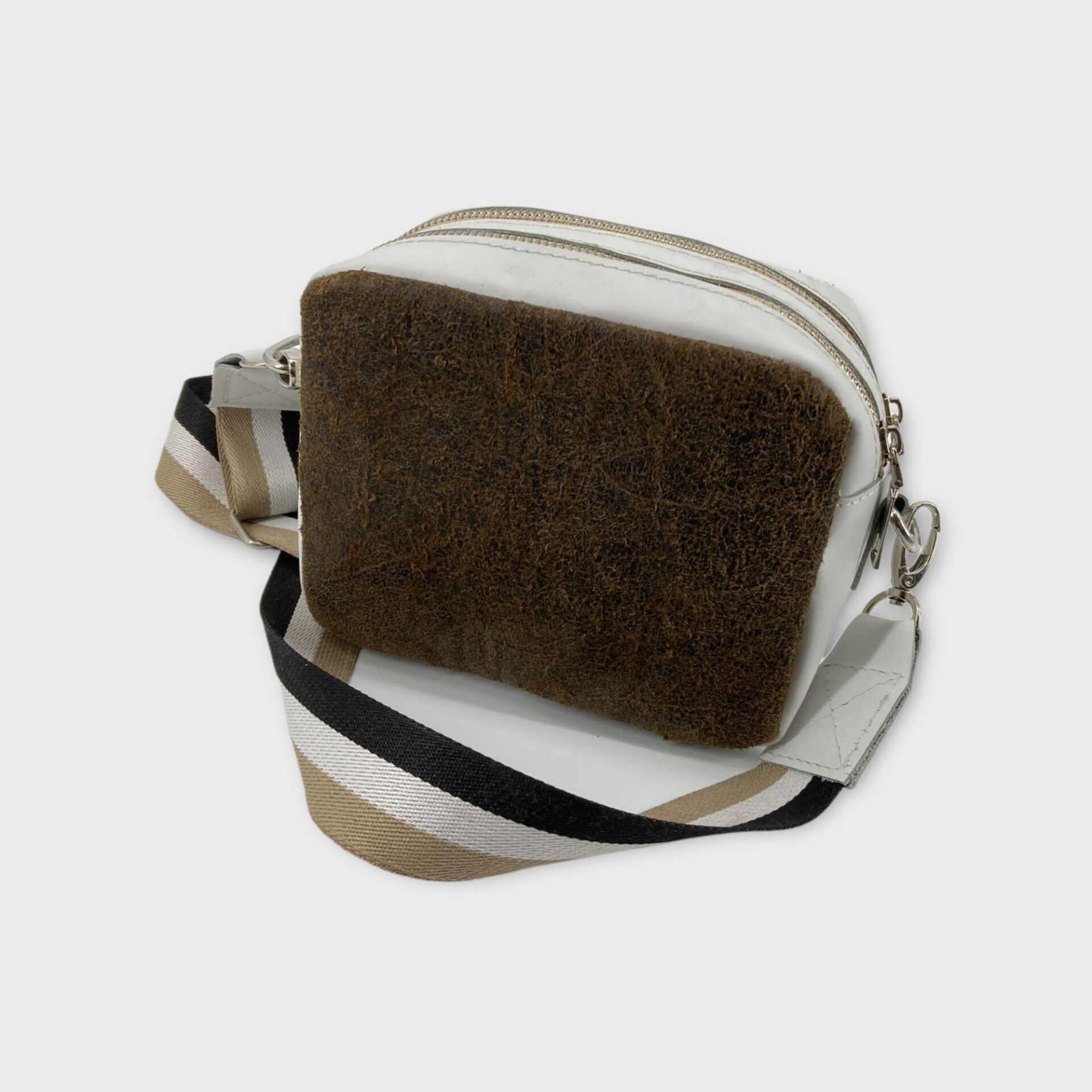 Bandolera Caro, Marron gastado con blanco